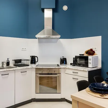 Chic Downtown Getaway *