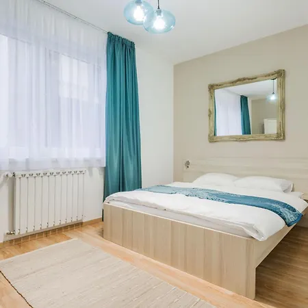 Chic Downtown Getaway *