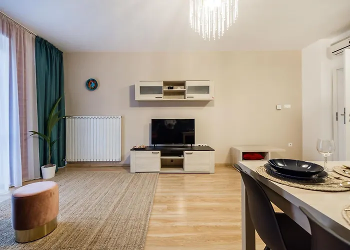 Chic Downtown Getaway Apartament