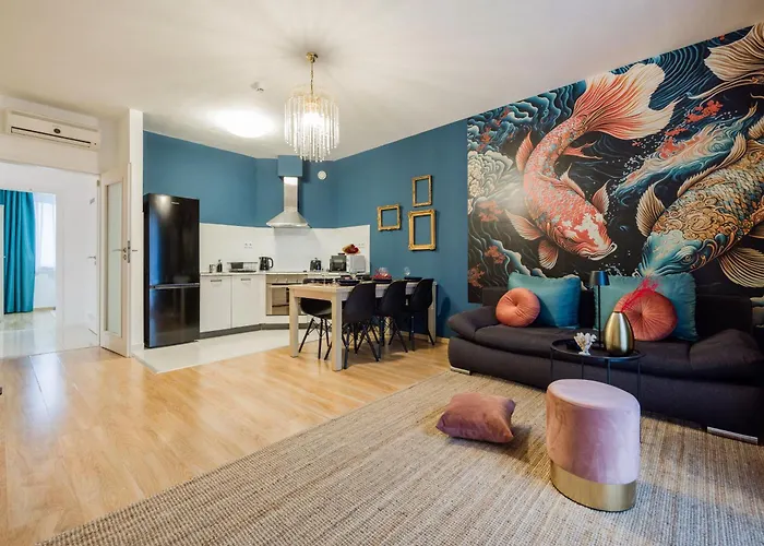 Chic Downtown Getaway *