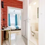 Chic Downtown Getaway شقة بودابست