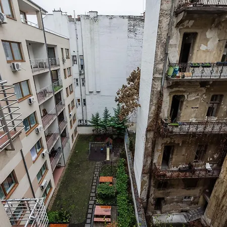 Chic Downtown Getaway بودابست